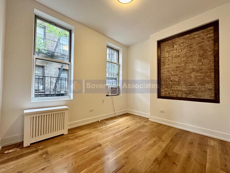 Building Photo - 95 E 7th St