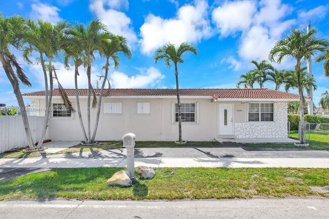 Building Photo - 2400 SW 103rd Ct