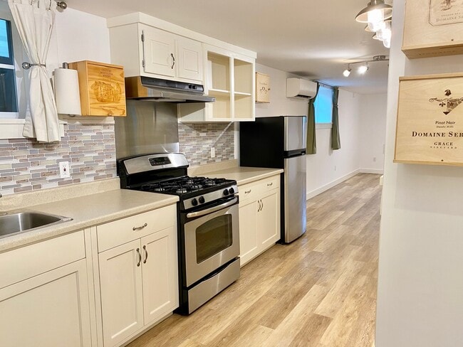 Primary Photo - 3736 SE Clay St