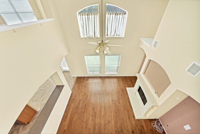 Building Photo - 18123 Memorial Falls Dr