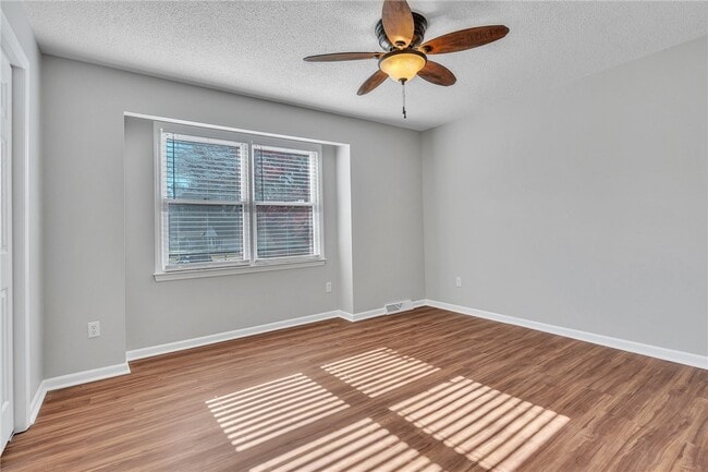 Building Photo - 100 Sunningdale Ct