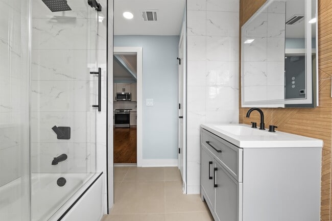 Building Photo - 8 Essex St