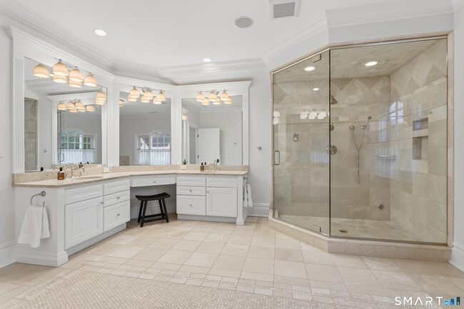 Building Photo - 4 Winker Ln