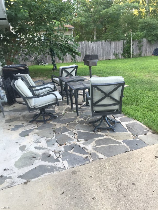 Building Photo - 26 Shady Nook Dr