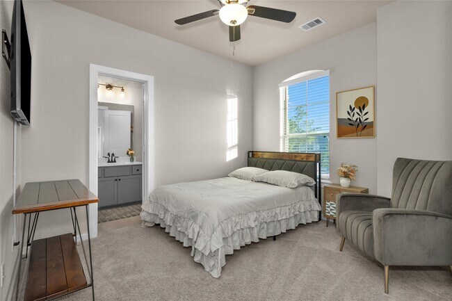 Building Photo - 579 Longleaf Pine Dr