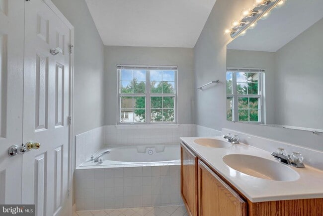 Building Photo - 1804 Manorfield Ct