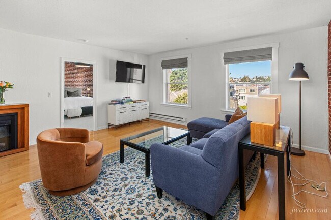 Building Photo - 323 29th St