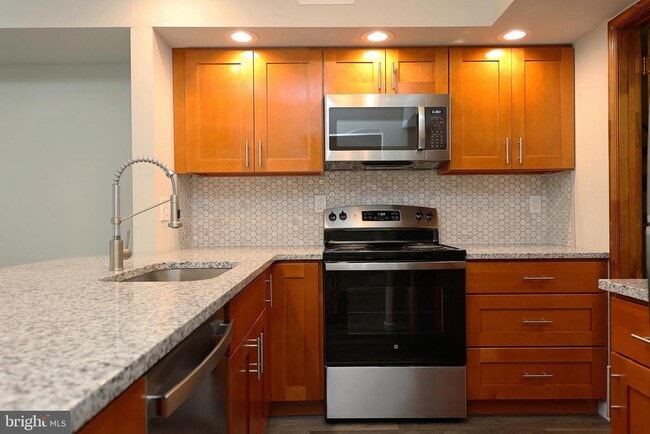 Building Photo - 49 5 Crown Royal Cir
