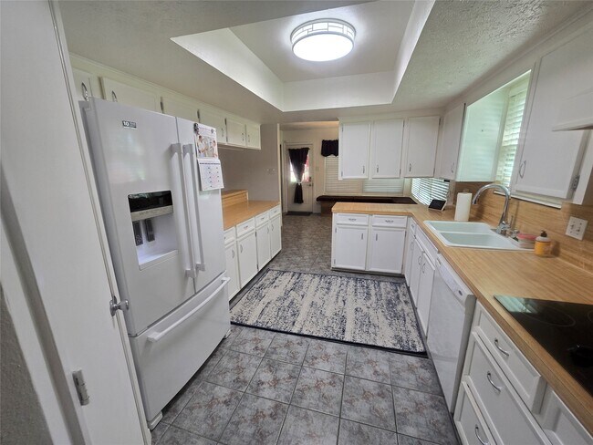Building Photo - 9802 Sagepike Dr
