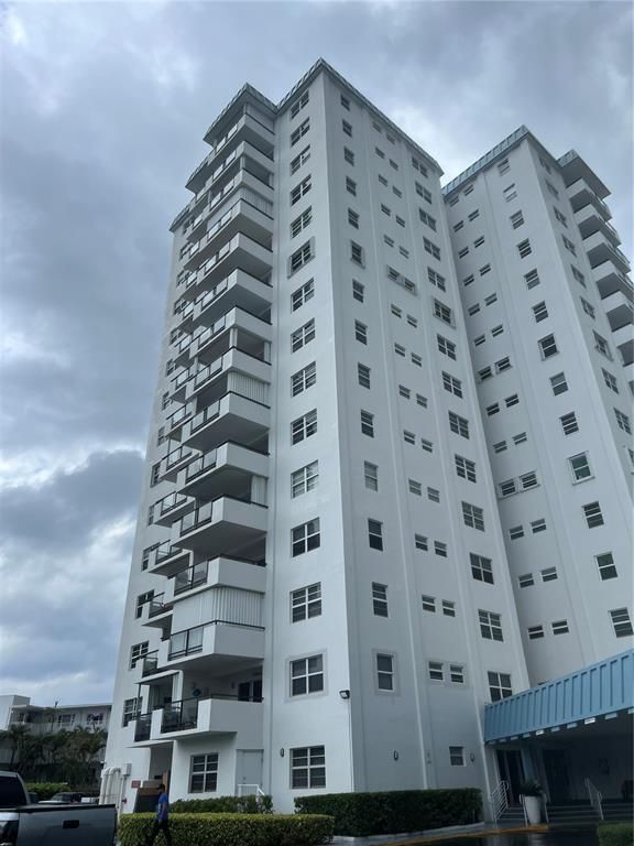 Building Photo - 1500 S Ocean Blvd