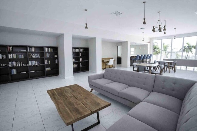 Building Photo - 9225 Collins Ave