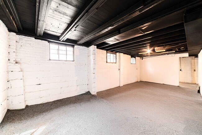 Building Photo - 3 Bedroom - 1 Bath - $1,350