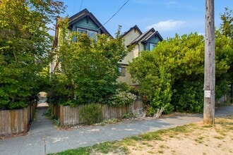 Building Photo - 1721 25th Ave S