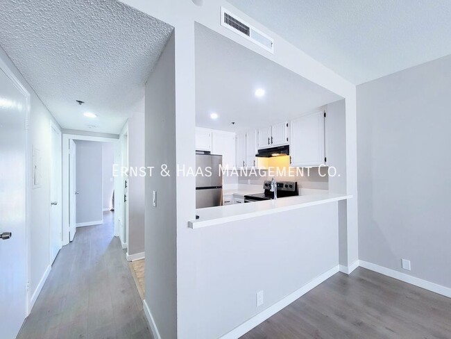 Building Photo - Beautiful and Modern 1 Bedroom + Loft Cond...