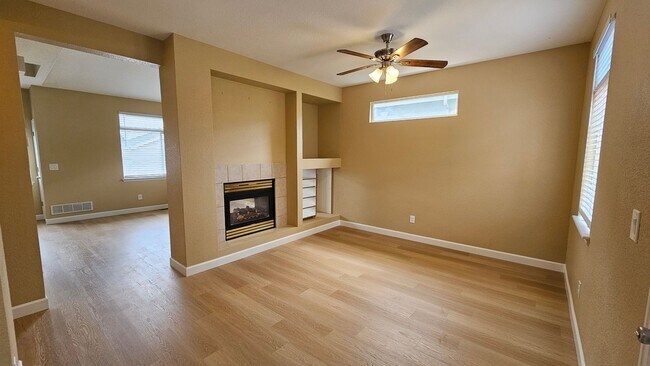 Building Photo - Spacious well maintained 3 bedroom home