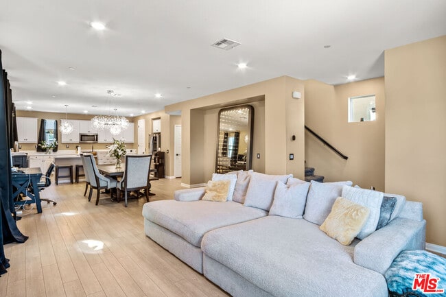 Building Photo - 720 Grace Ave