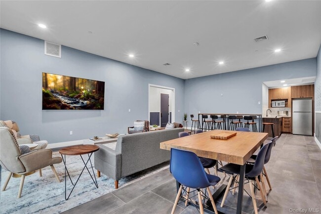 Building Photo - 185-191 Ashford Avenue Unit 12