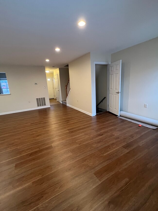 Building Photo - 4 N Locust St