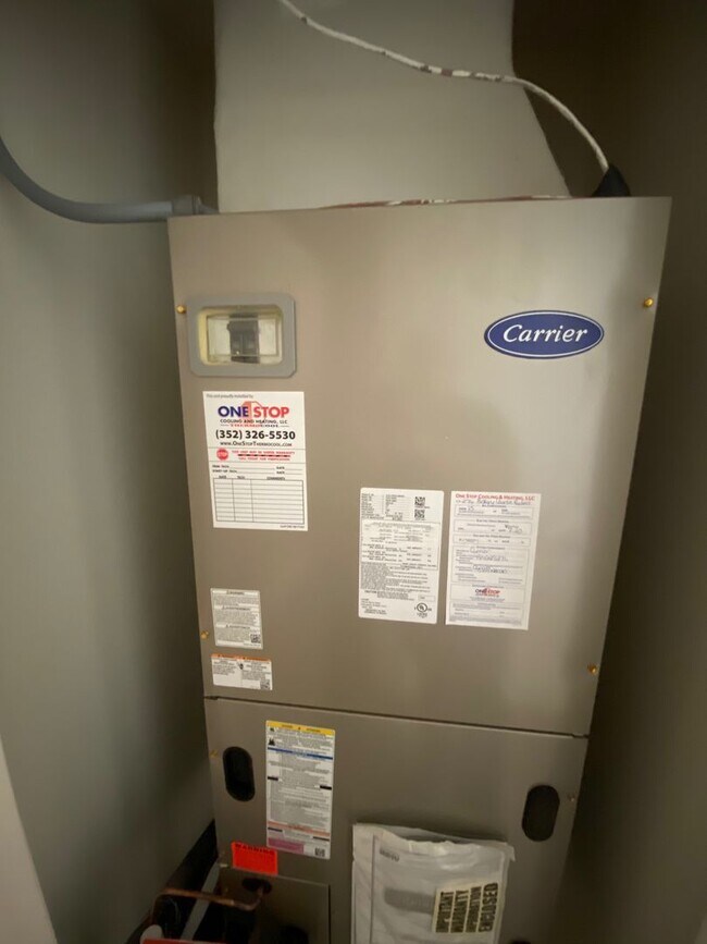 Building Photo - Desirable Lake Diamond Subdivision 3/2/2 **Won't Last**