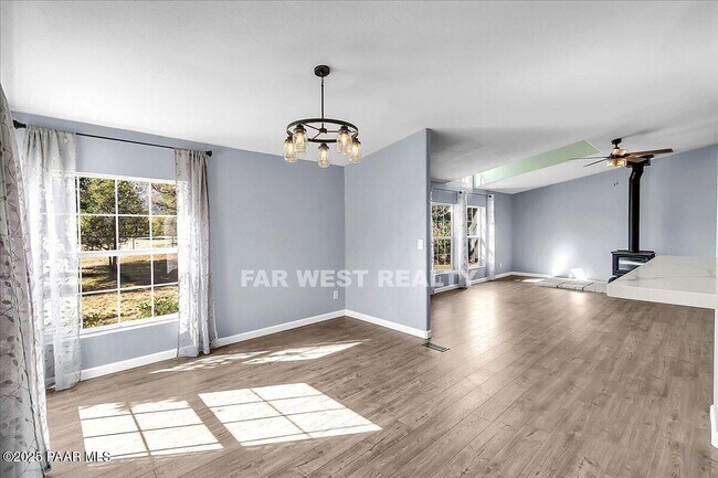 Building Photo - 2490 W Glenshandra Dr