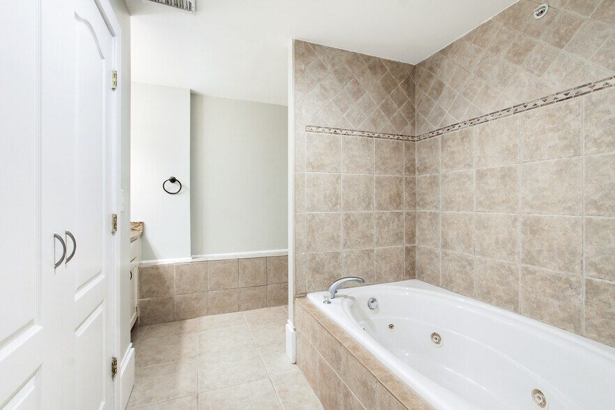 Bathroom Lower Level-2 - 836 Park Ave