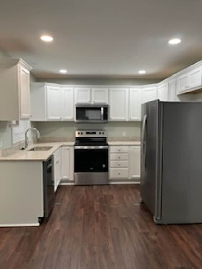 Building Photo - Beautifully Totally Remodeled 3Br 2Ba in G...