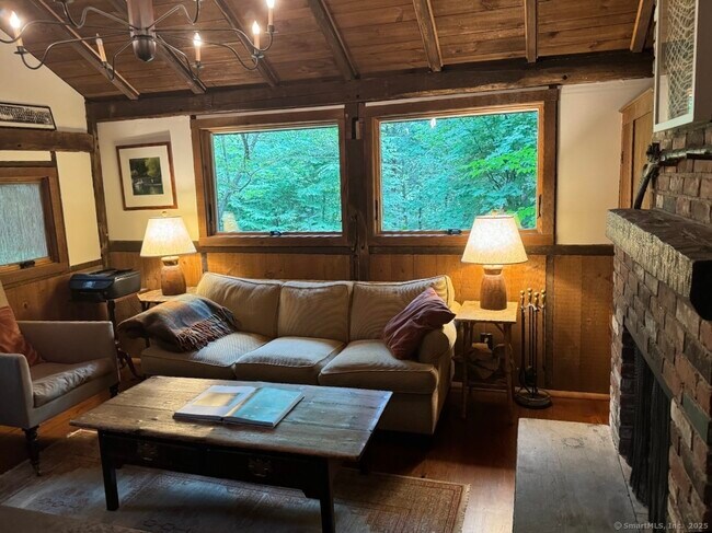 Building Photo - 231 Romford Rd