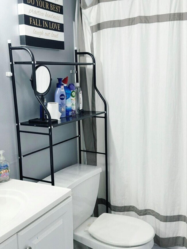 Building Photo - 7505 NW 5th Pl