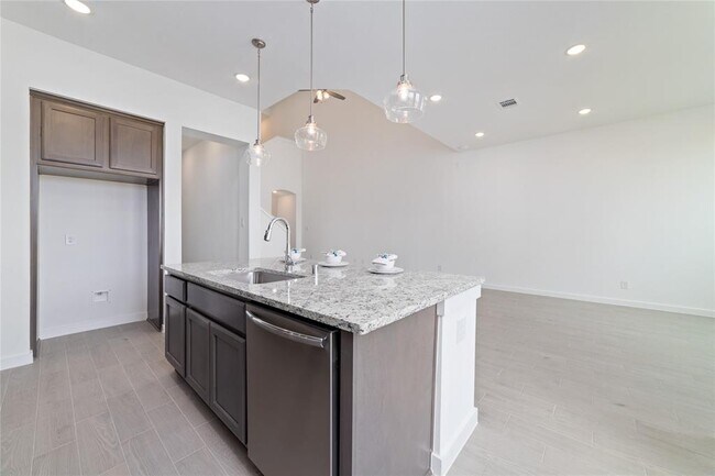 Building Photo - 6559 Scarlet Pond Ln