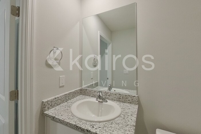 Building Photo - 8633 SW 43rd Ter