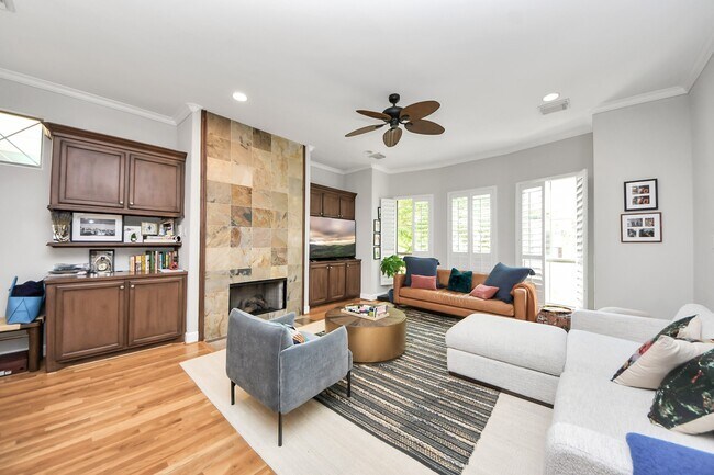 Building Photo - 584 Bomar St