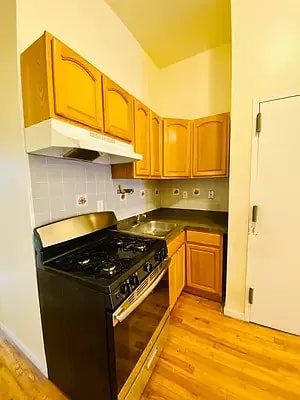 Building Photo - 21-79-79 Steinway St