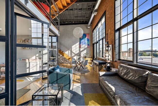 Building Photo - 2003 Brooklyn St