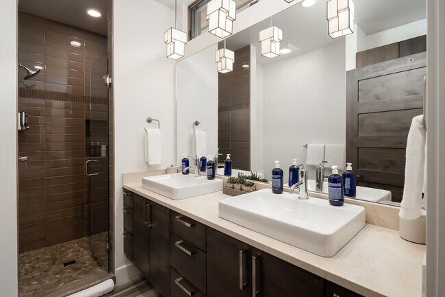 Building Photo - 6 Silver Peaks Dr