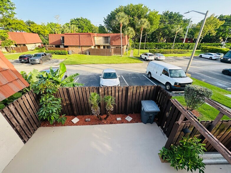 Building Photo - 8559 Boca Rio Dr