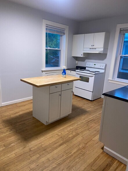 Building Photo - 4007 Wilmington Ave
