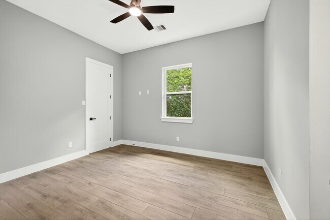 Building Photo - 4517 Larch Ln