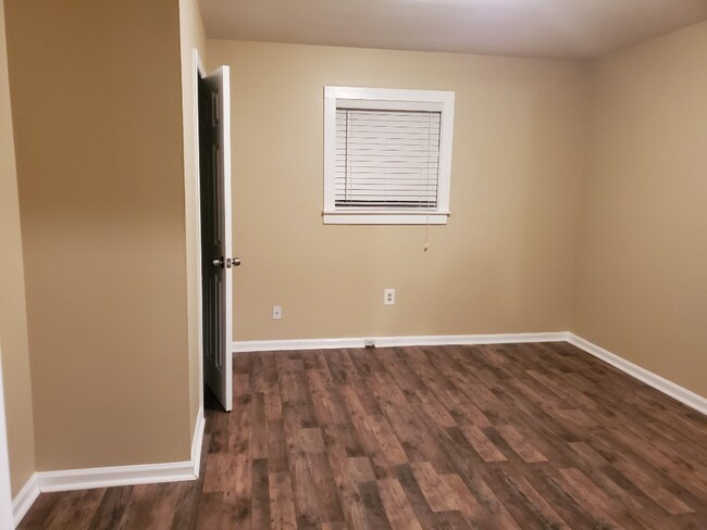Building Photo - 1 month free Call for details!!!  Section 8 accepted 2-Bedroom Retreat in Huntsville – Cozy Livin...