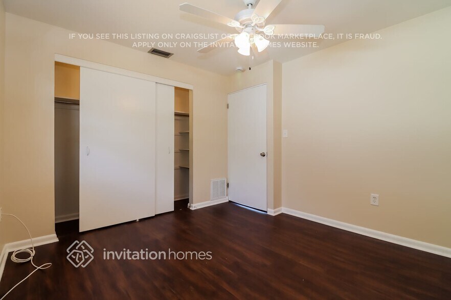 Building Photo - 11018 102nd Ave N