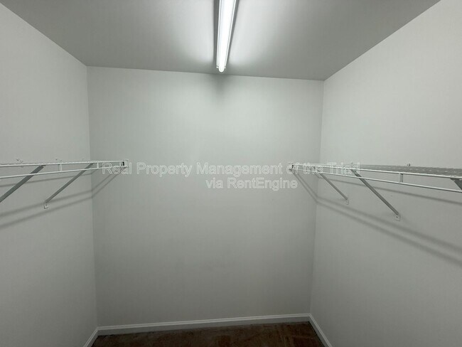 Building Photo - 3802 King Edward Ct
