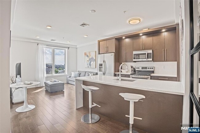 Building Photo - 6401 Park Ave