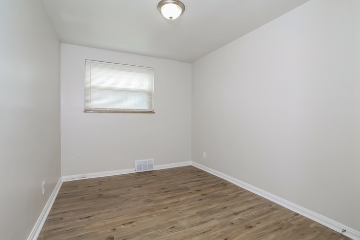 Building Photo - 5565 Fairwood Rd