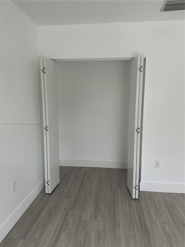 Building Photo - 526 NW 6th St