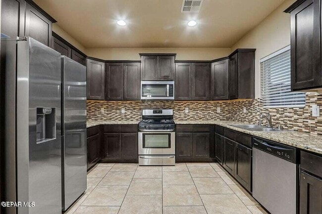 Building Photo - 12445 Chamberlain Dr