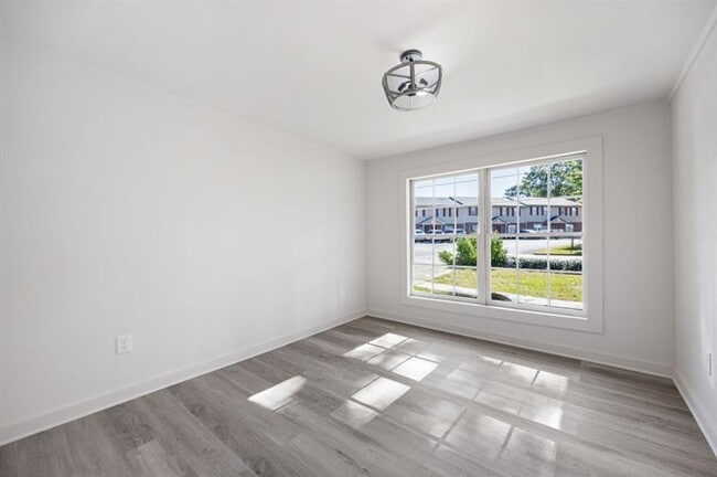 Building Photo - 24 E Iron Belt Rd SE