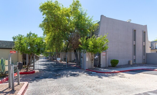 Building Photo - 1010 E Osborn Rd