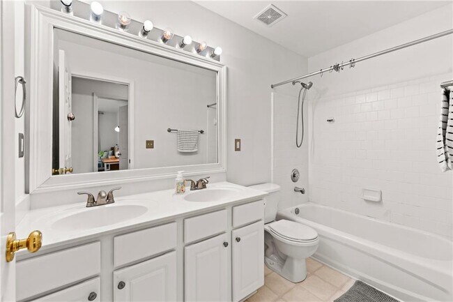 Building Photo - 5087 Wellisford Ct NW