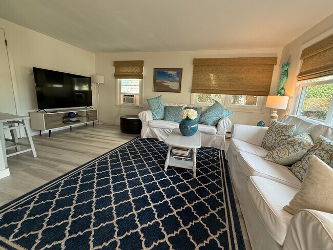 Building Photo - 2 Reed Ave