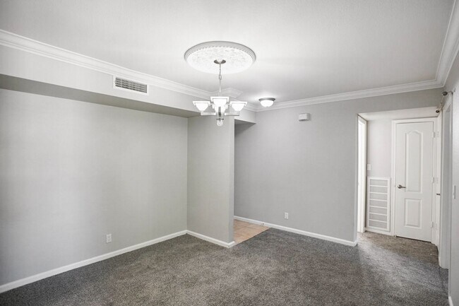 Building Photo - 1 Bed, 1 Bath In Highly Desirable Guard Gated Las Vegas Country Club