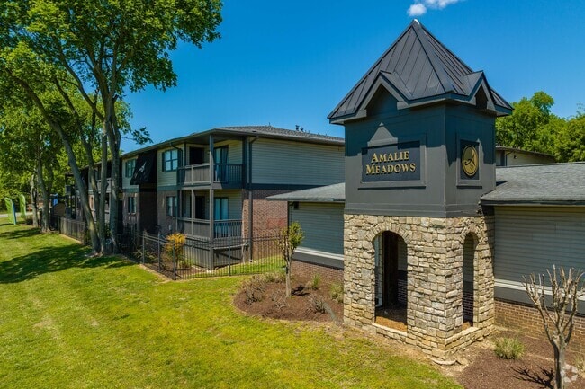 Building Photo - Amalie Meadows